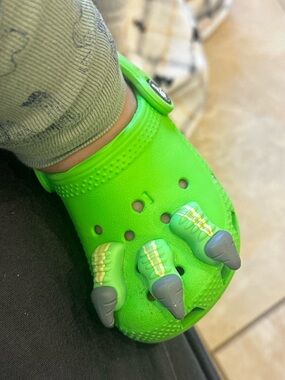 CROCS Kids'  size 6C Neon Green Dino Clogs with 3D Claw Charms like new